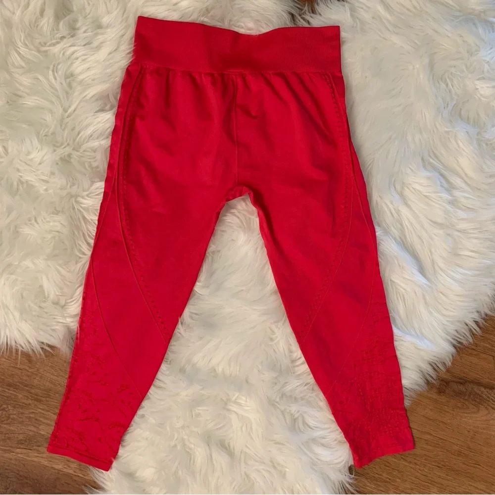 Fabletics Luciano Hot Pink Laser Cut out Crop Leggings 22” Large Activewear - Picture 8 of 15